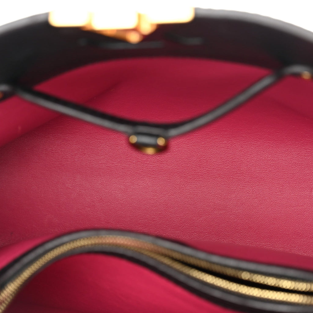 Taurillon Capucines MM Black Fuchsia