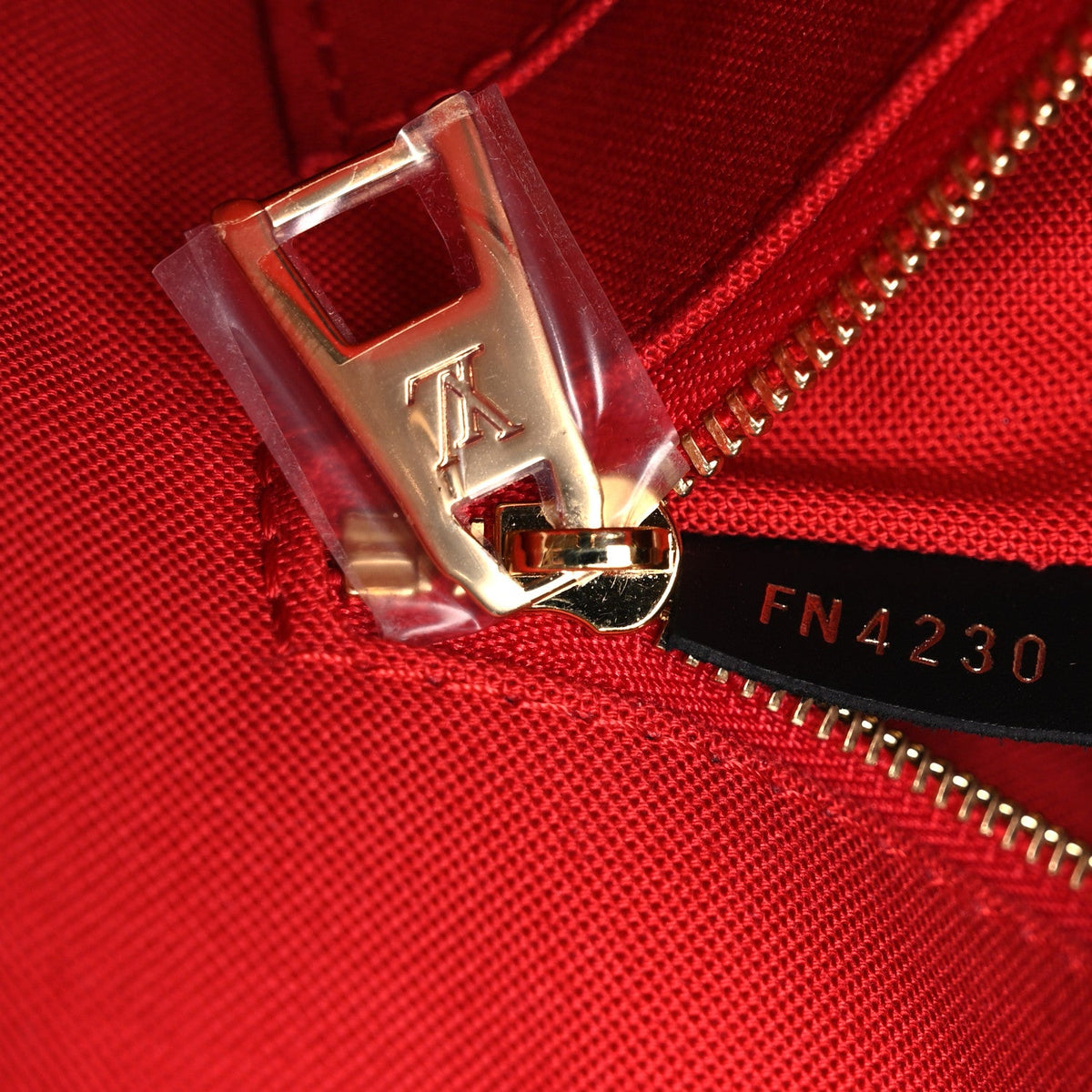 Reverse Monogram Giant Onthego MM