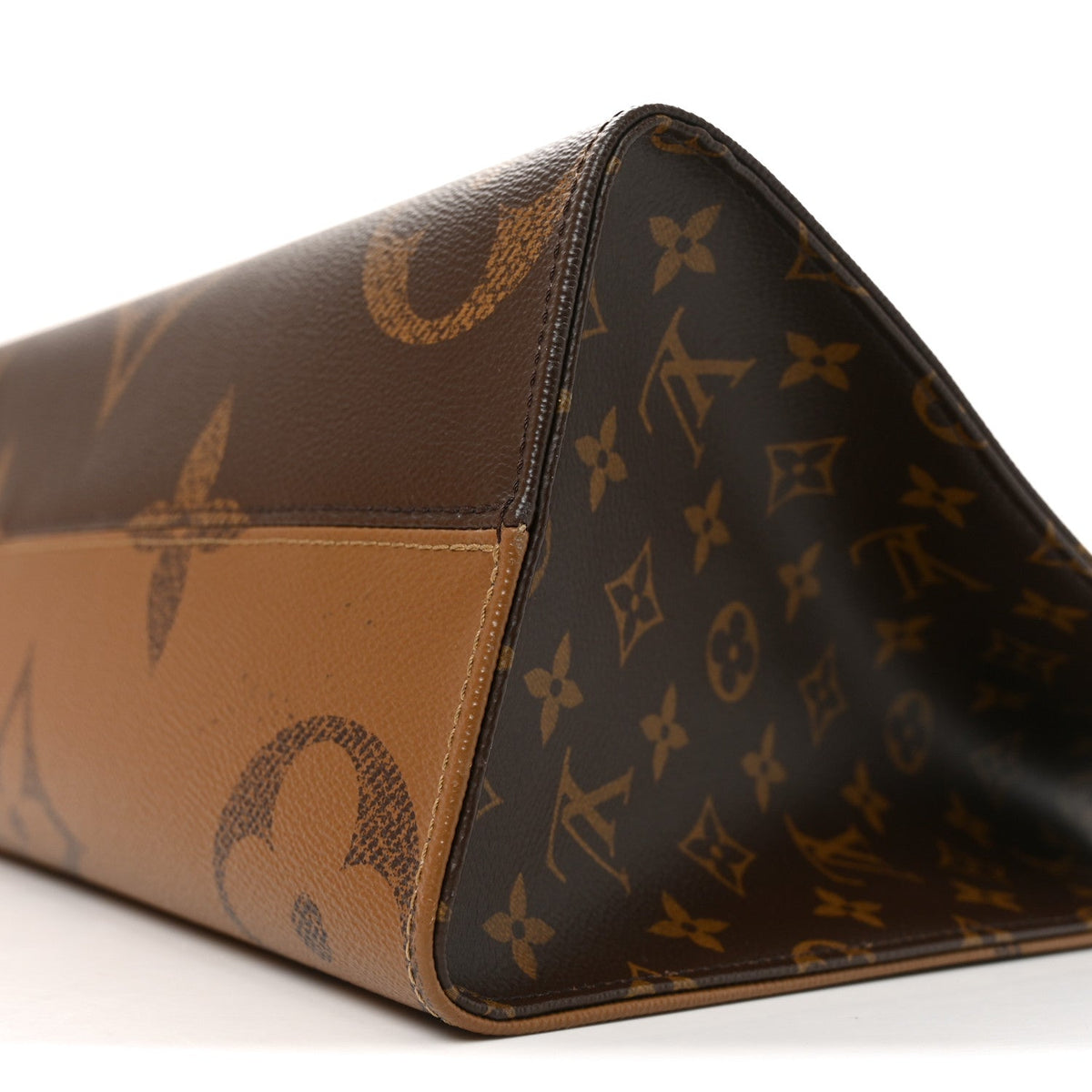 Reverse Monogram Giant Onthego MM