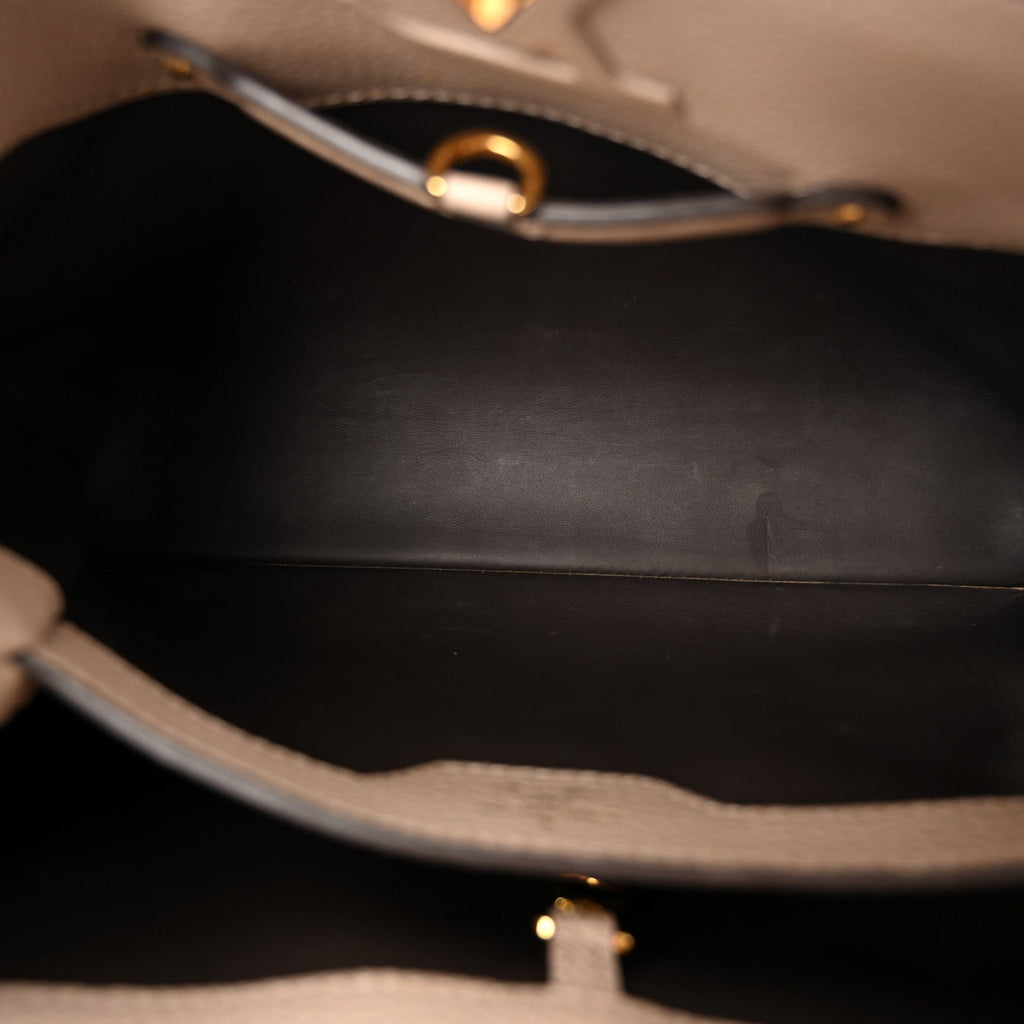 Taurillon Snakeskin Capucines PM Galet