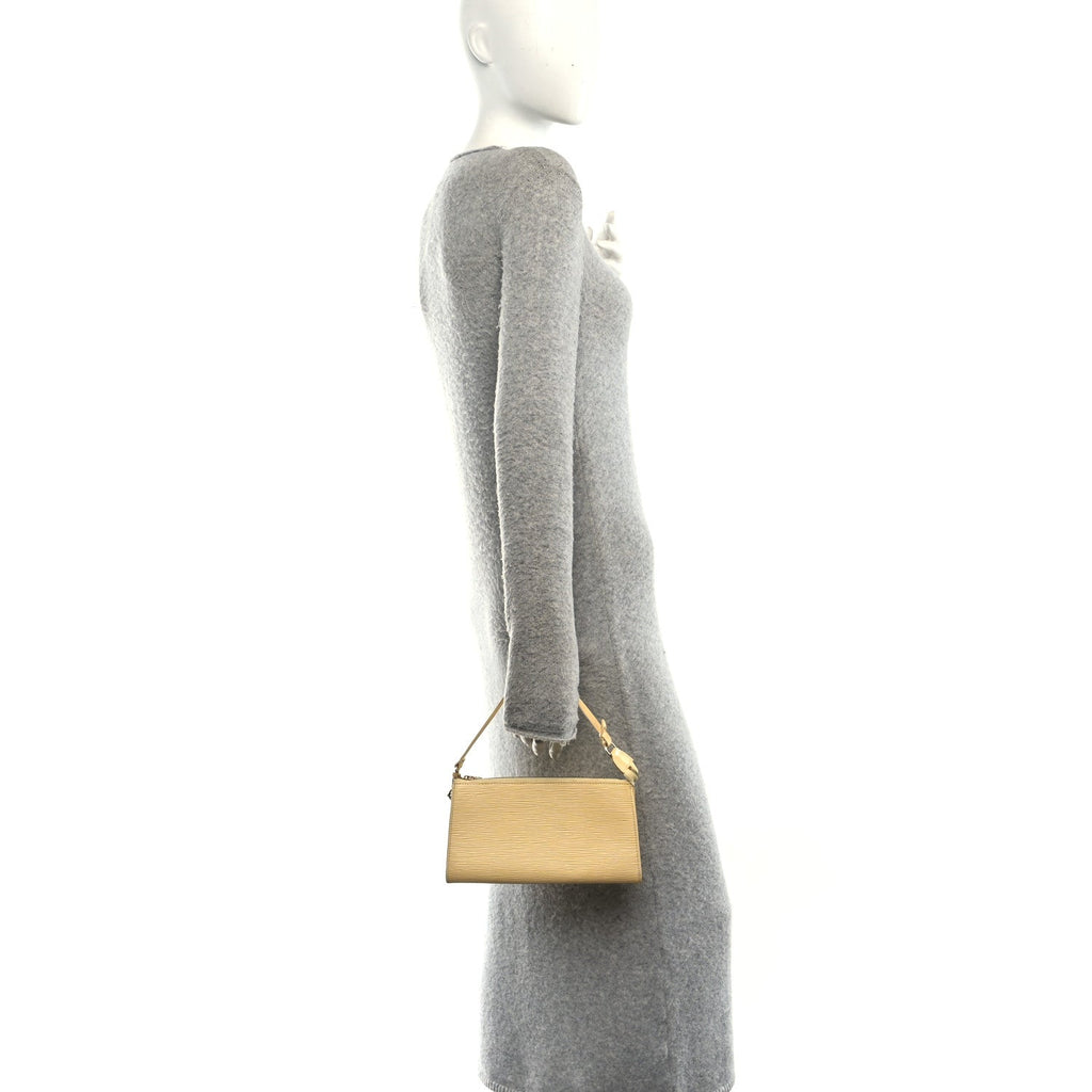 Epi Pochette Accessories 24 Vanilla
