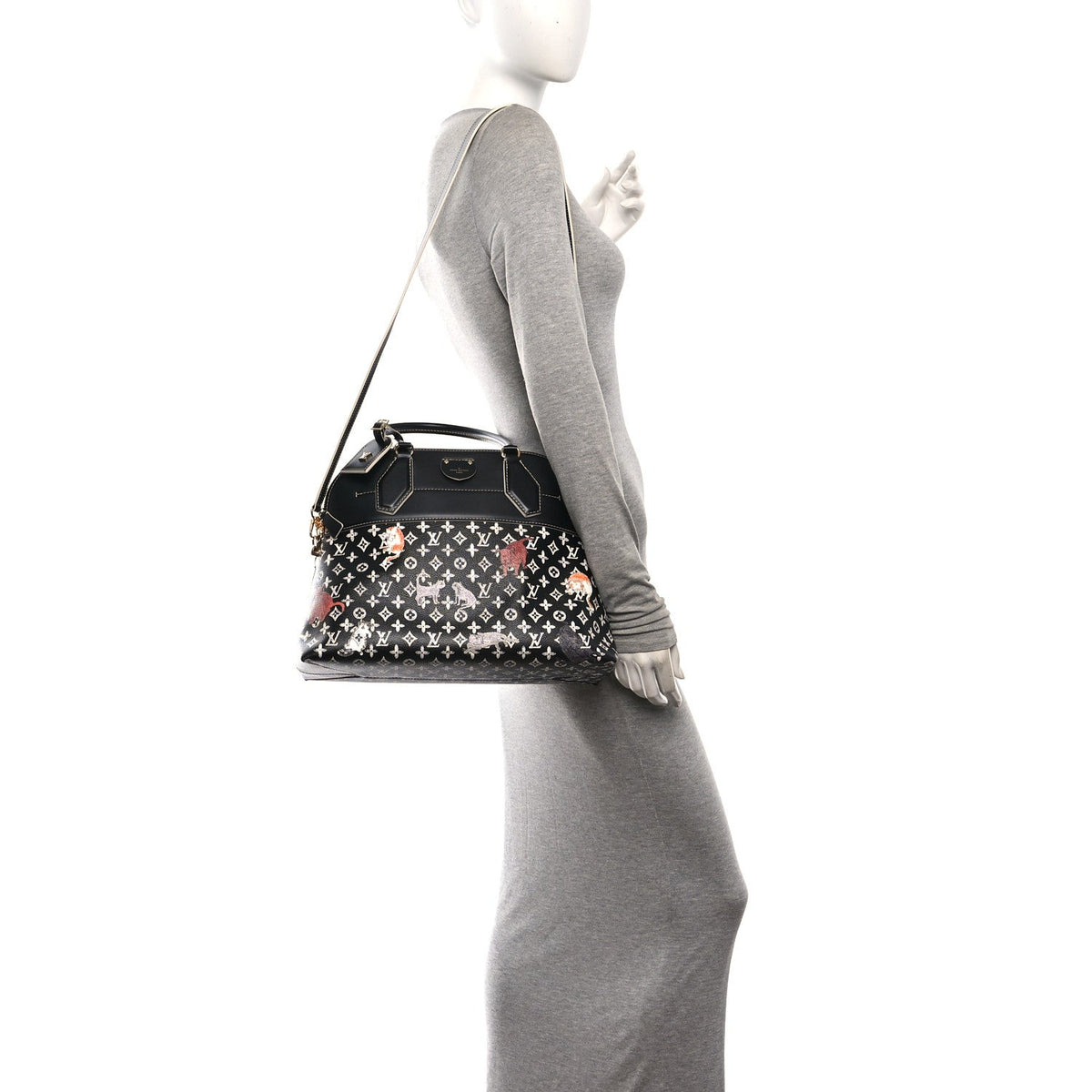 Calfskin Catogram Alma Souple MM Black